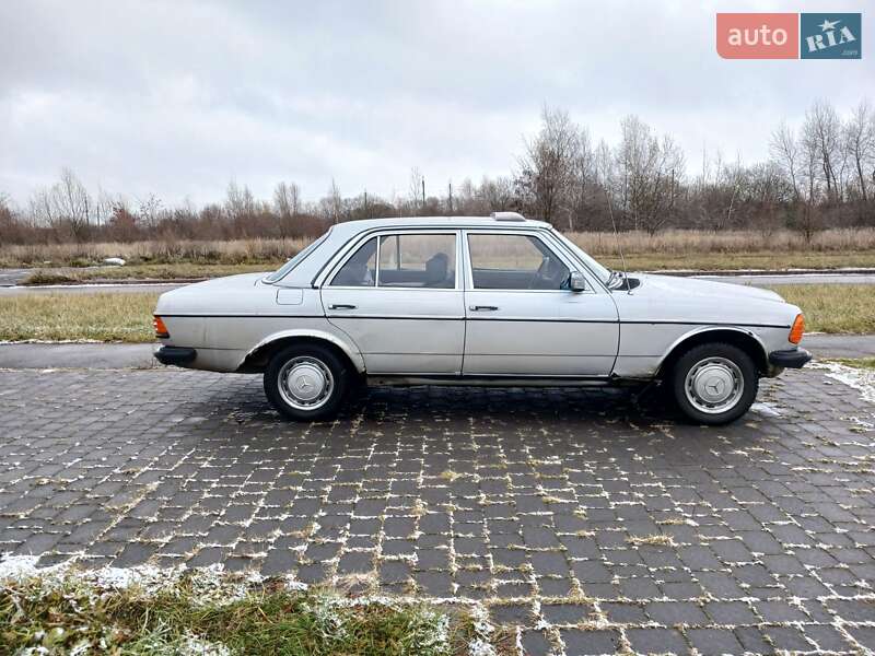 Седан Mercedes-Benz E-Class 1982 в Львове