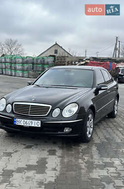 Седан Mercedes-Benz E-Class 2004 в Сарнах