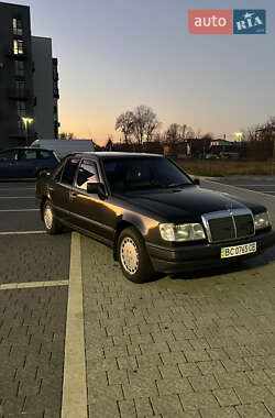 Седан Mercedes-Benz E-Class 1990 в Пустомитах