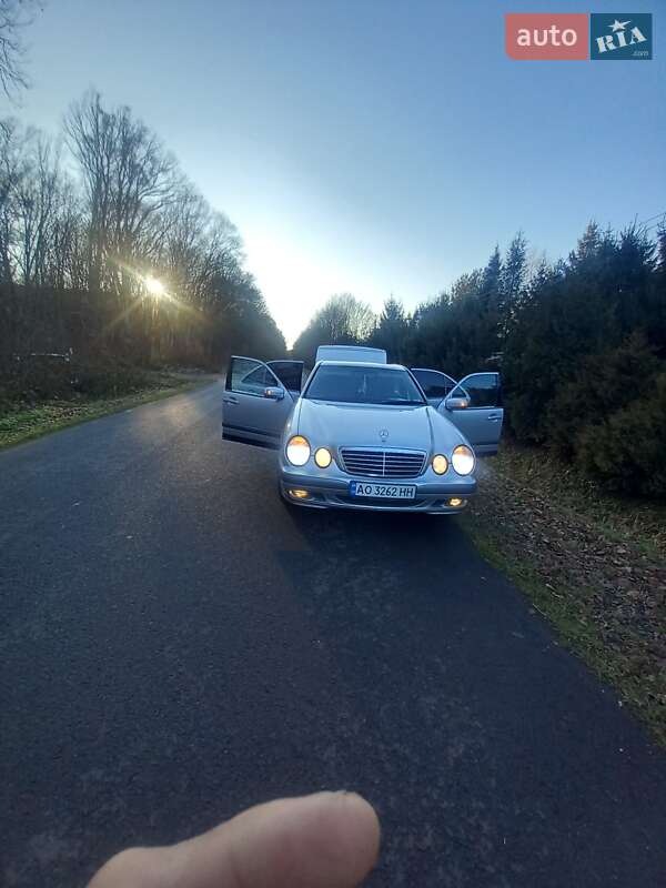Седан Mercedes-Benz E-Class 2001 в Виноградові