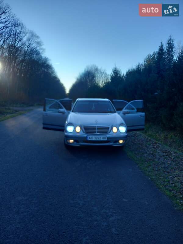 Седан Mercedes-Benz E-Class 2001 в Виноградові