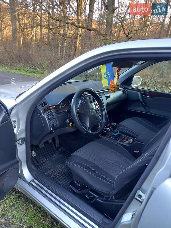 Седан Mercedes-Benz E-Class 2001 в Виноградові