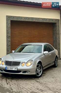 Седан Mercedes-Benz E-Class 2005 в Сарнах