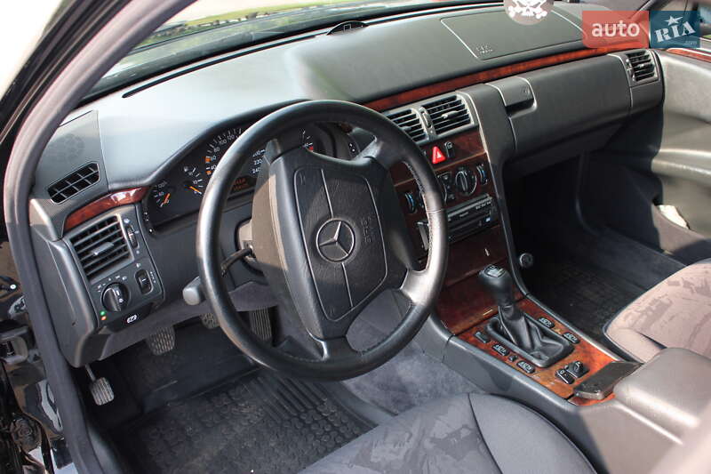 Седан Mercedes-Benz E-Class 1998 в Кривому Розі