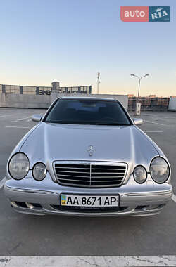 Седан Mercedes-Benz E-Class 2000 в Києві