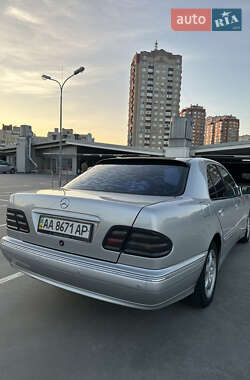 Седан Mercedes-Benz E-Class 2000 в Києві