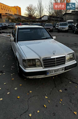 Седан Mercedes-Benz E-Class 1985 в Одессе