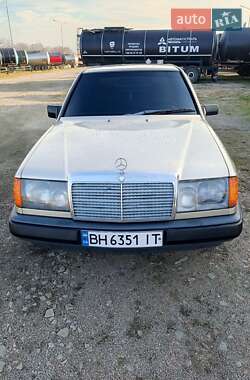 Седан Mercedes-Benz E-Class 1988 в Одессе