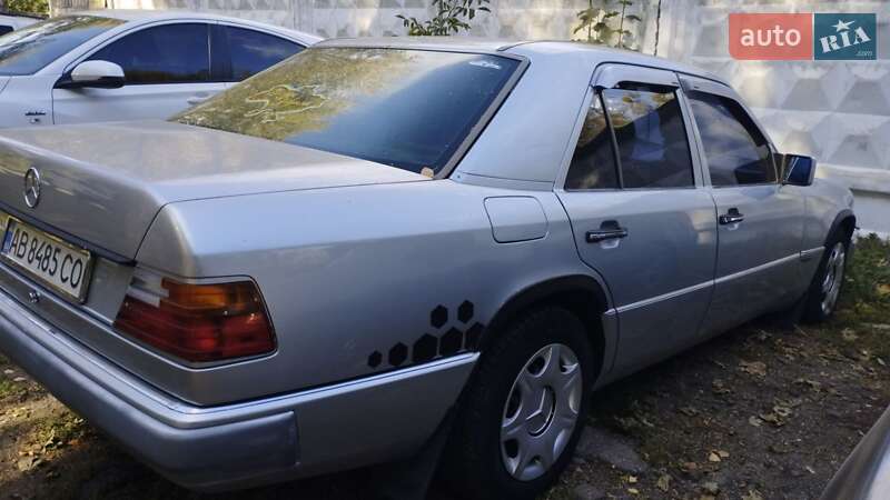 Седан Mercedes-Benz E-Class 1991 в Виннице