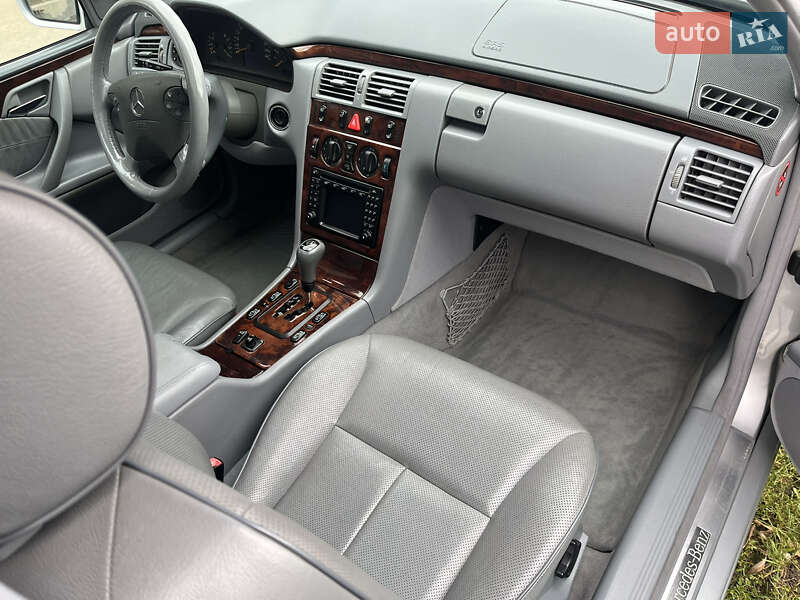 Седан Mercedes-Benz E-Class 1999 в Новоселиці