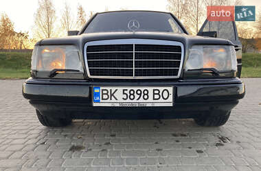 Седан Mercedes-Benz E-Class 1994 в Костополе