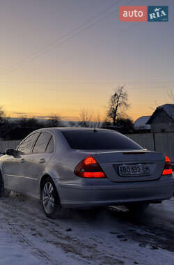 Седан Mercedes-Benz E-Class 2002 в Чорткові