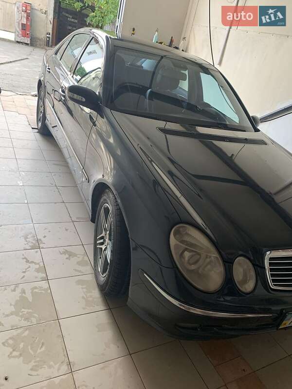 Седан Mercedes-Benz E-Class 2005 в Ивано-Франковске