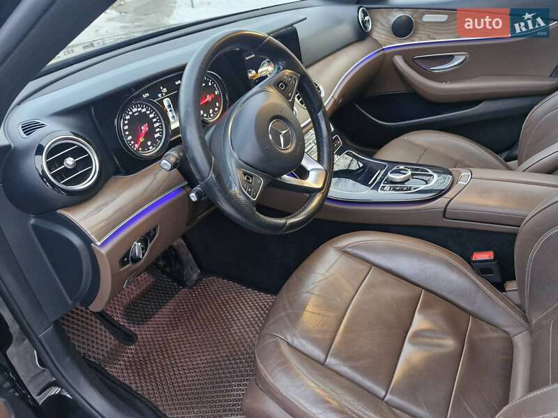 Седан Mercedes-Benz E-Class 2017 в Львове