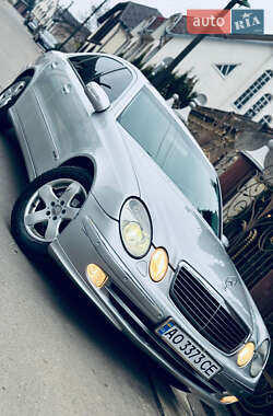 Седан Mercedes-Benz E-Class 2004 в Нижній Апші