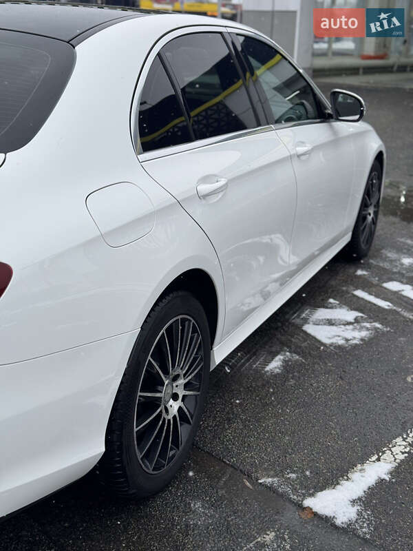 Седан Mercedes-Benz E-Class 2017 в Киеве