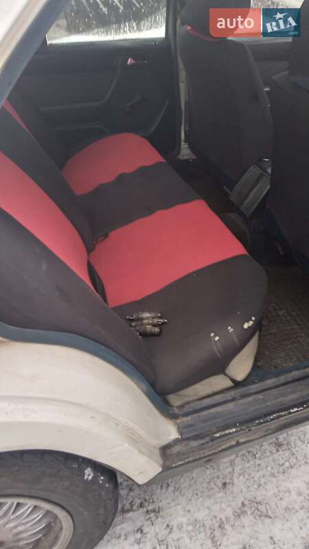 Седан Mercedes-Benz E-Class 1986 в Кропивницькому