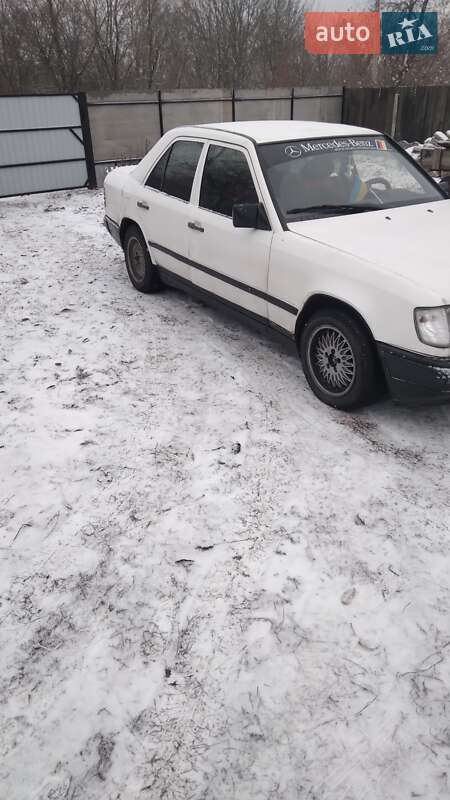 Седан Mercedes-Benz E-Class 1986 в Кропивницькому