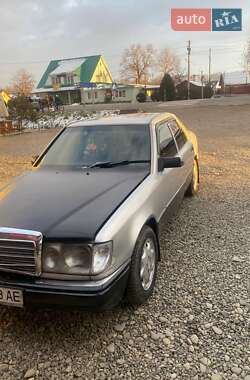 Седан Mercedes-Benz E-Class 1988 в Милиево