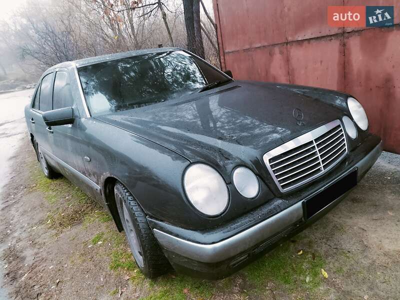 Седан Mercedes-Benz E-Class 1998 в Полтаве