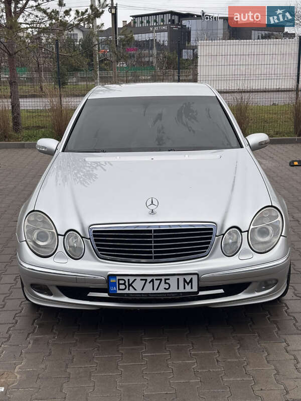 Седан Mercedes-Benz E-Class 2003 в Ровно
