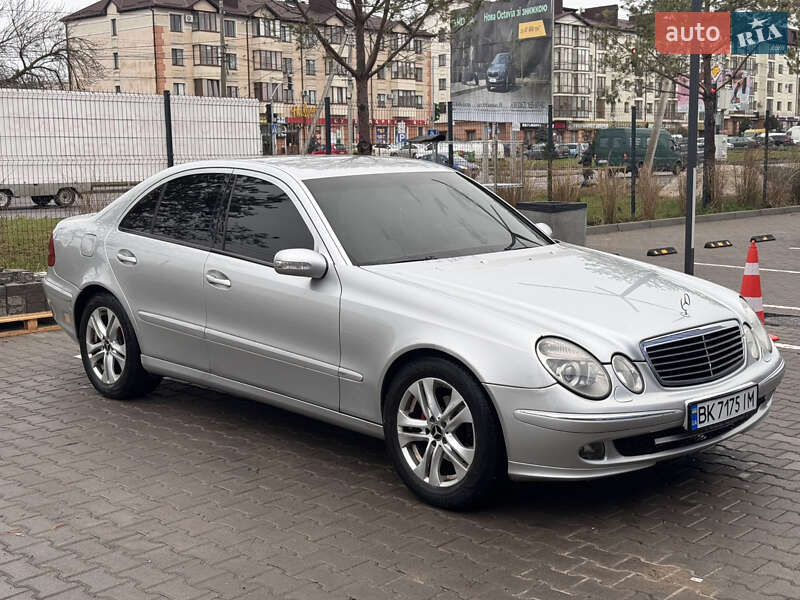 Седан Mercedes-Benz E-Class 2003 в Ровно