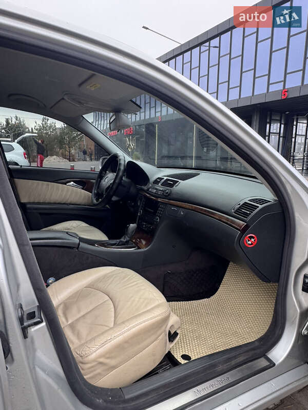 Седан Mercedes-Benz E-Class 2003 в Ровно