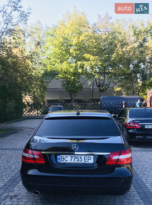 Седан Mercedes-Benz E-Class 2012 в Львове