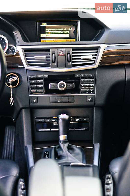 Седан Mercedes-Benz E-Class 2012 в Львове