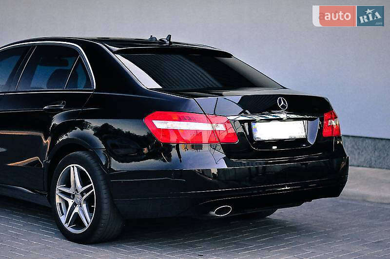 Седан Mercedes-Benz E-Class 2012 в Львове