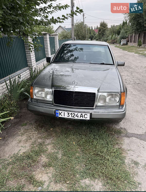 Седан Mercedes-Benz E-Class 1990 в Обухові