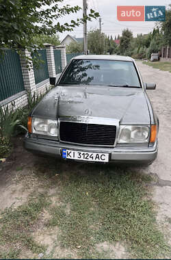 Седан Mercedes-Benz E-Class 1990 в Обухові