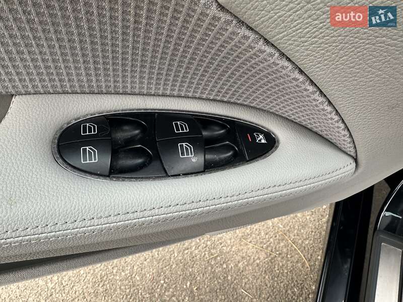 Седан Mercedes-Benz E-Class 2005 в Николаеве