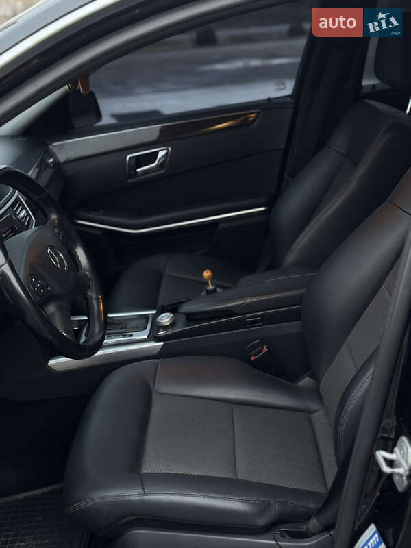 Седан Mercedes-Benz E-Class 2009 в Иршаве