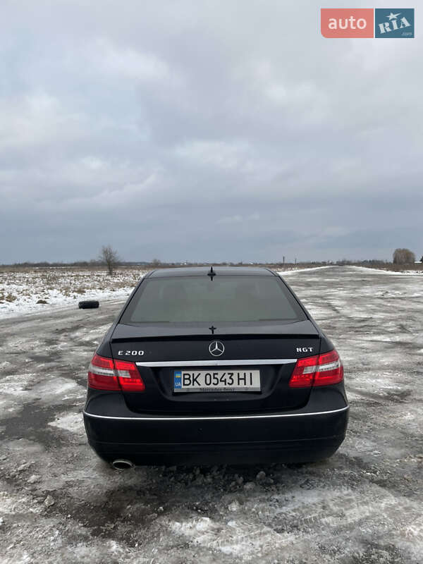Седан Mercedes-Benz E-Class 2011 в Березному