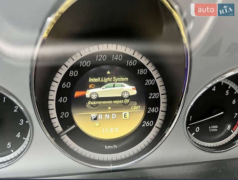 Седан Mercedes-Benz E-Class 2011 в Березному