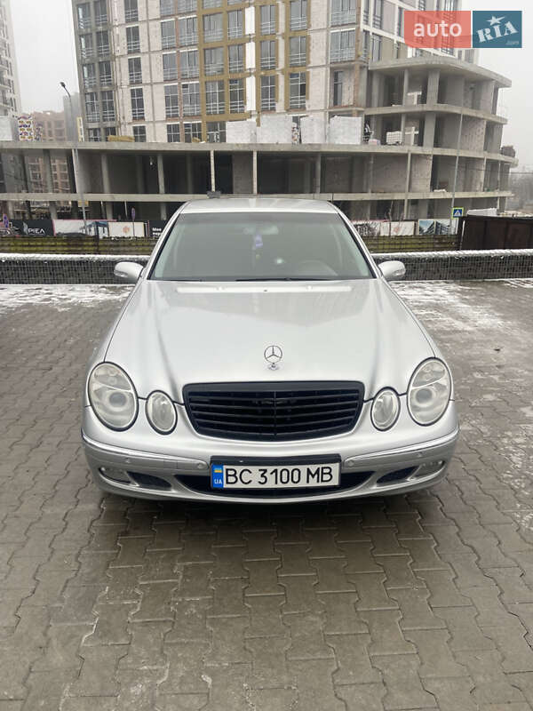 Седан Mercedes-Benz E-Class 2004 в Львове