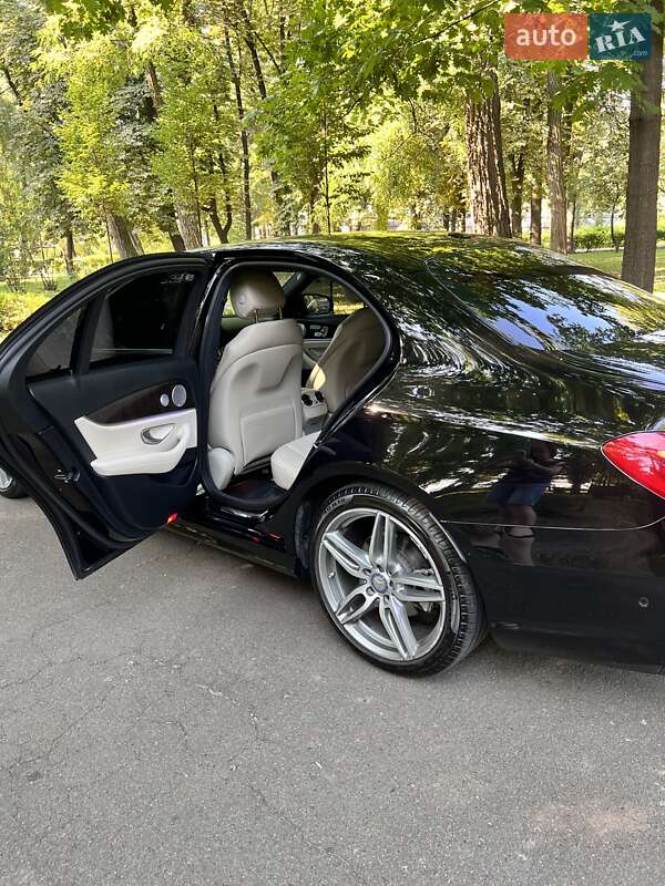 Седан Mercedes-Benz E-Class 2016 в Киеве