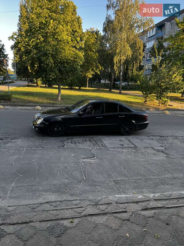 Седан Mercedes-Benz E-Class 2002 в Вараші