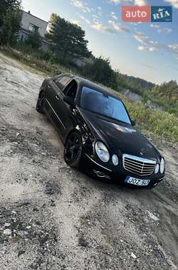 Седан Mercedes-Benz E-Class 2002 в Вараші