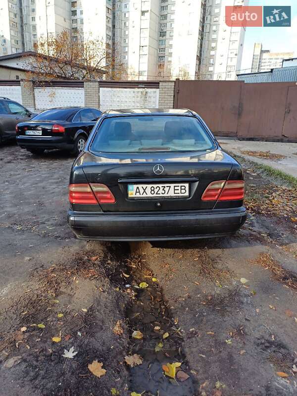 Седан Mercedes-Benz E-Class 2001 в Харькове