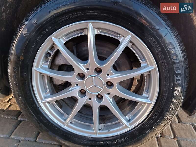 Седан Mercedes-Benz E-Class 2003 в Сокирянах