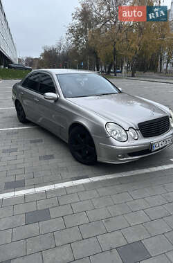 Седан Mercedes-Benz E-Class 2004 в Дніпрі