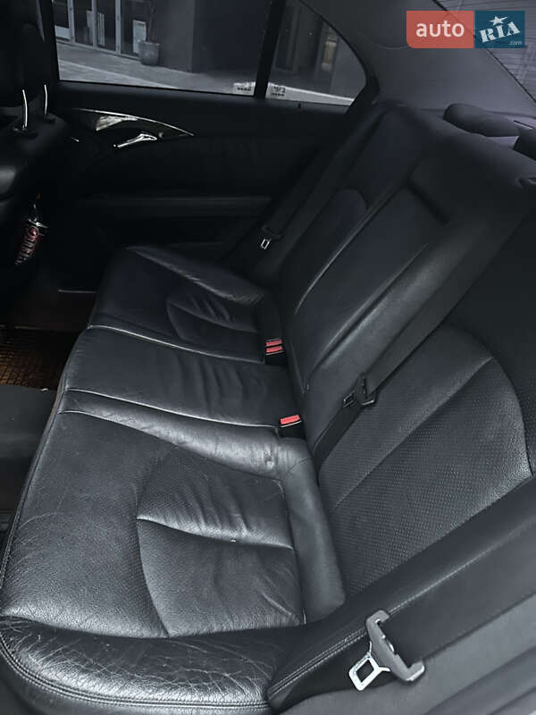 Седан Mercedes-Benz E-Class 2004 в Дніпрі