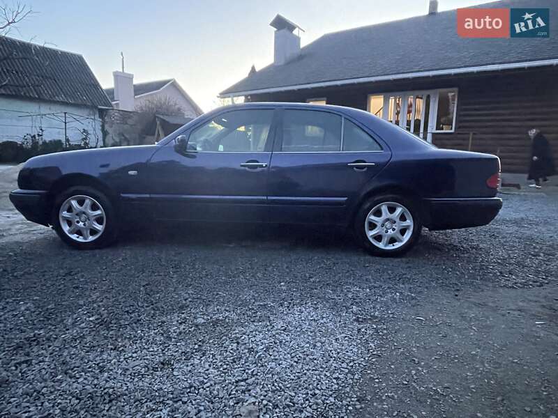 Седан Mercedes-Benz E-Class 1998 в Ровно
