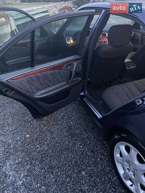 Седан Mercedes-Benz E-Class 1998 в Ровно