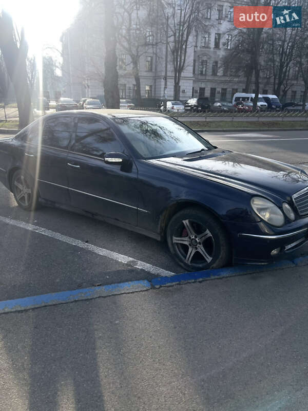 Седан Mercedes-Benz E-Class 2003 в Днепре