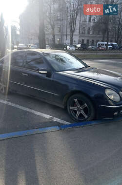 Седан Mercedes-Benz E-Class 2003 в Дніпрі