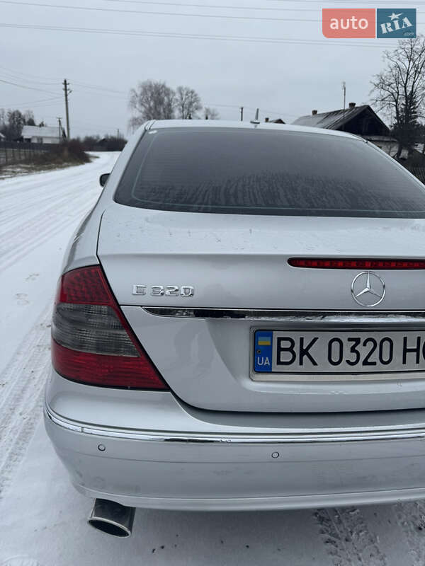 Седан Mercedes-Benz E-Class 2007 в Сарнах