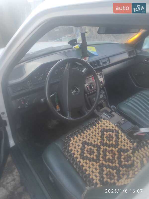 Седан Mercedes-Benz E-Class 1986 в Белгороде-Днестровском